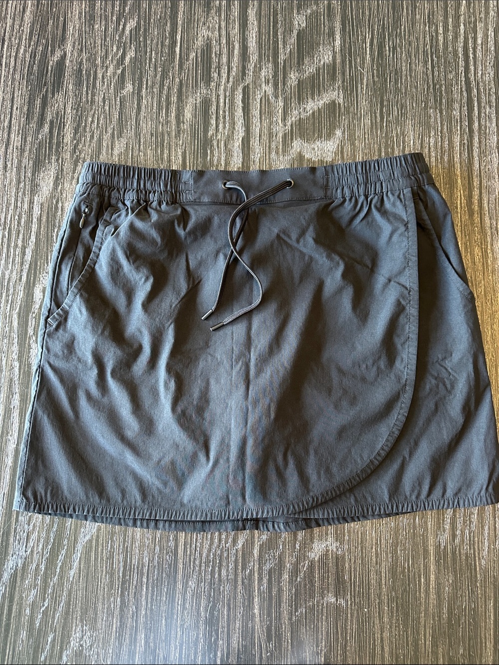 Eddie Bauer Tulip Hem Black Skort, Size Medium